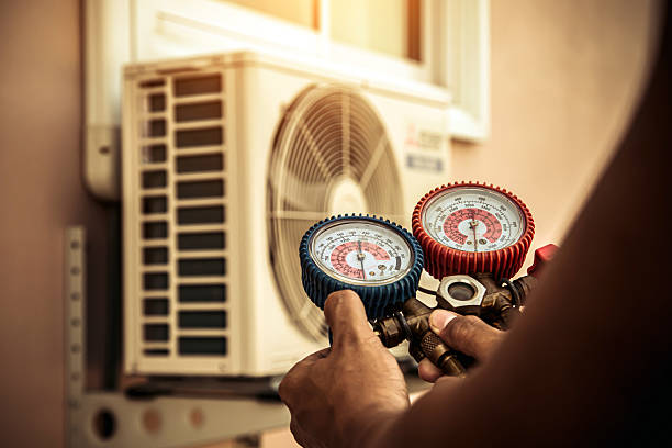 Professional Hvac technician working in Leavenworth, WA